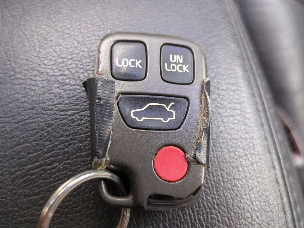 1999 Volvo V70 Base - Photo 21
