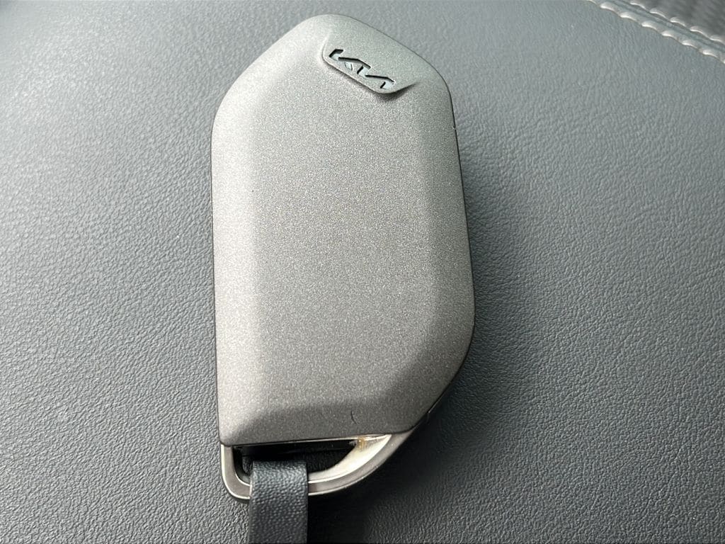 2025 Kia Sorento LX - Photo 26