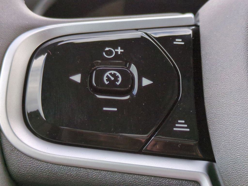 2026 Volvo XC90 Plus - Photo 21