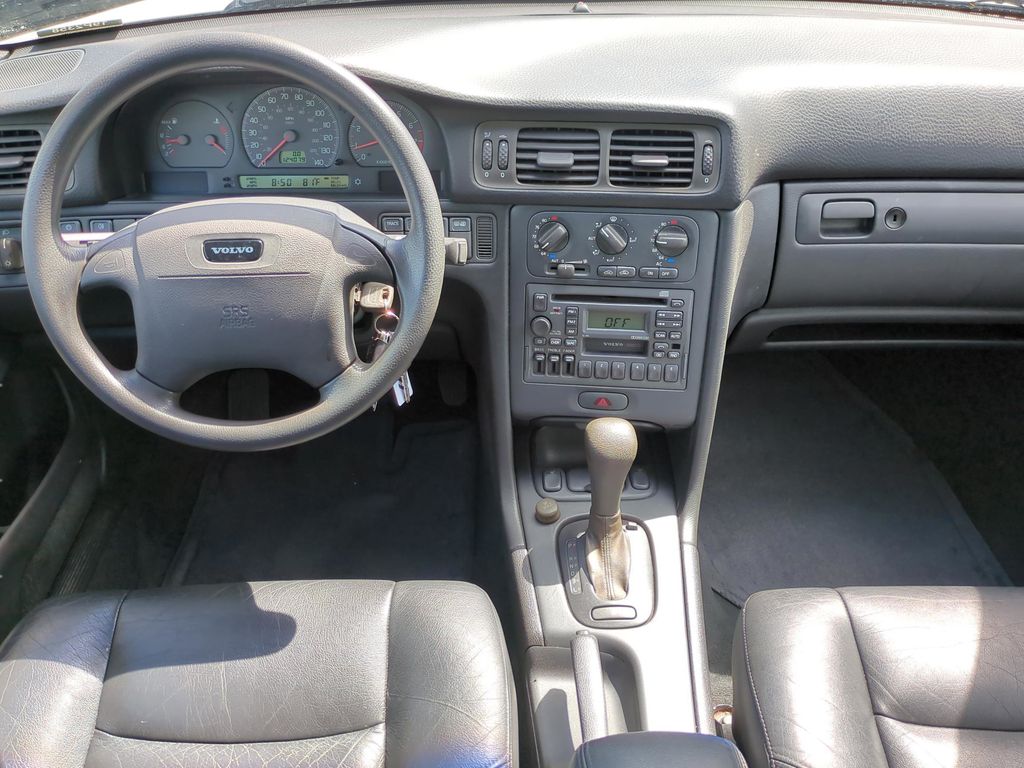 1999 Volvo V70 Base - Photo 11