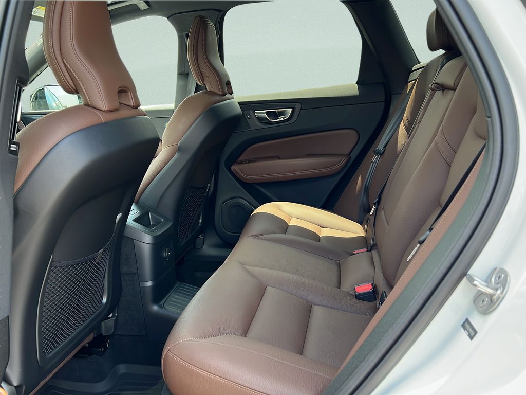 2024 Volvo XC60 Plus - Photo 13