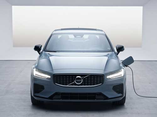 2024 Volvo S60 Recharge charging