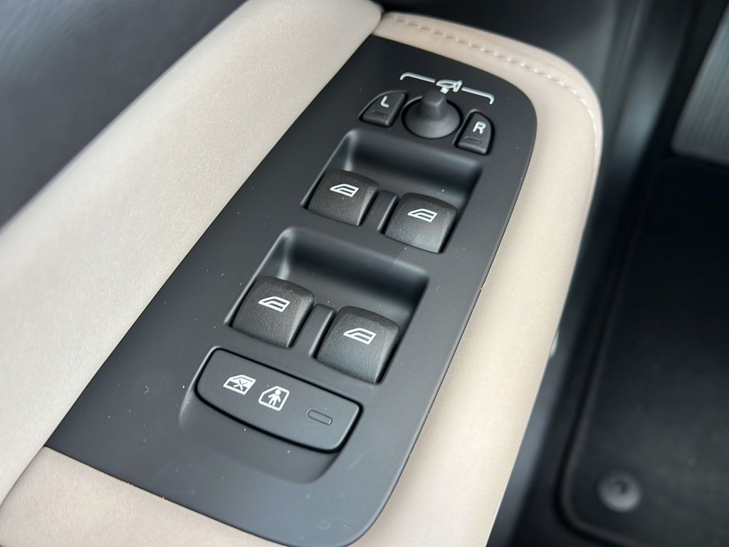 2026 Volvo XC60 Core - Photo 24