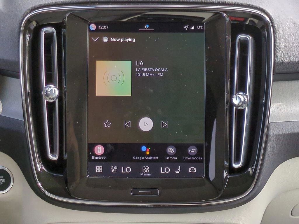 2026 Volvo XC40 Plus - Photo 14