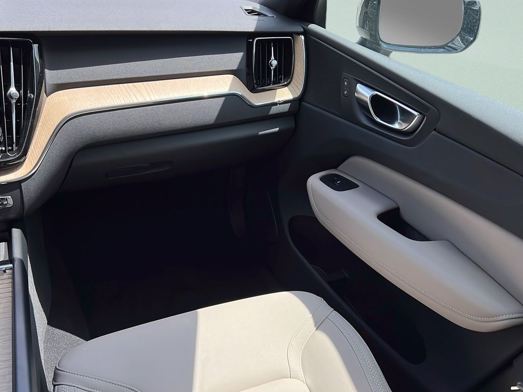 2026 Volvo XC60 Core - Photo 16