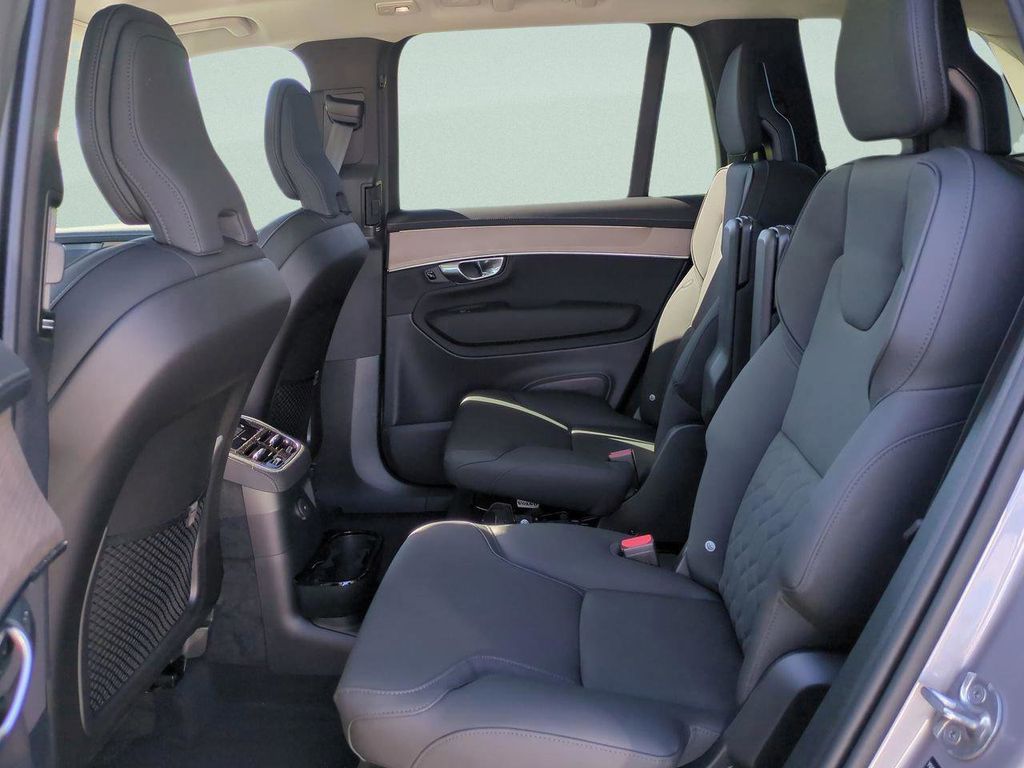 2026 Volvo XC90 Plus - Photo 10