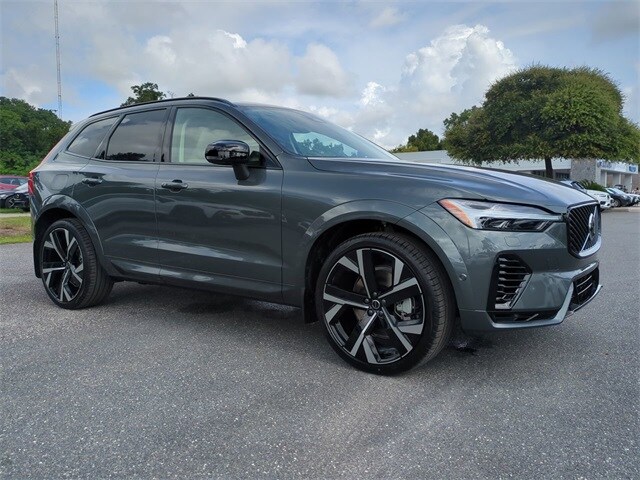 2026 Volvo XC60 Hybrid T8 photo 2