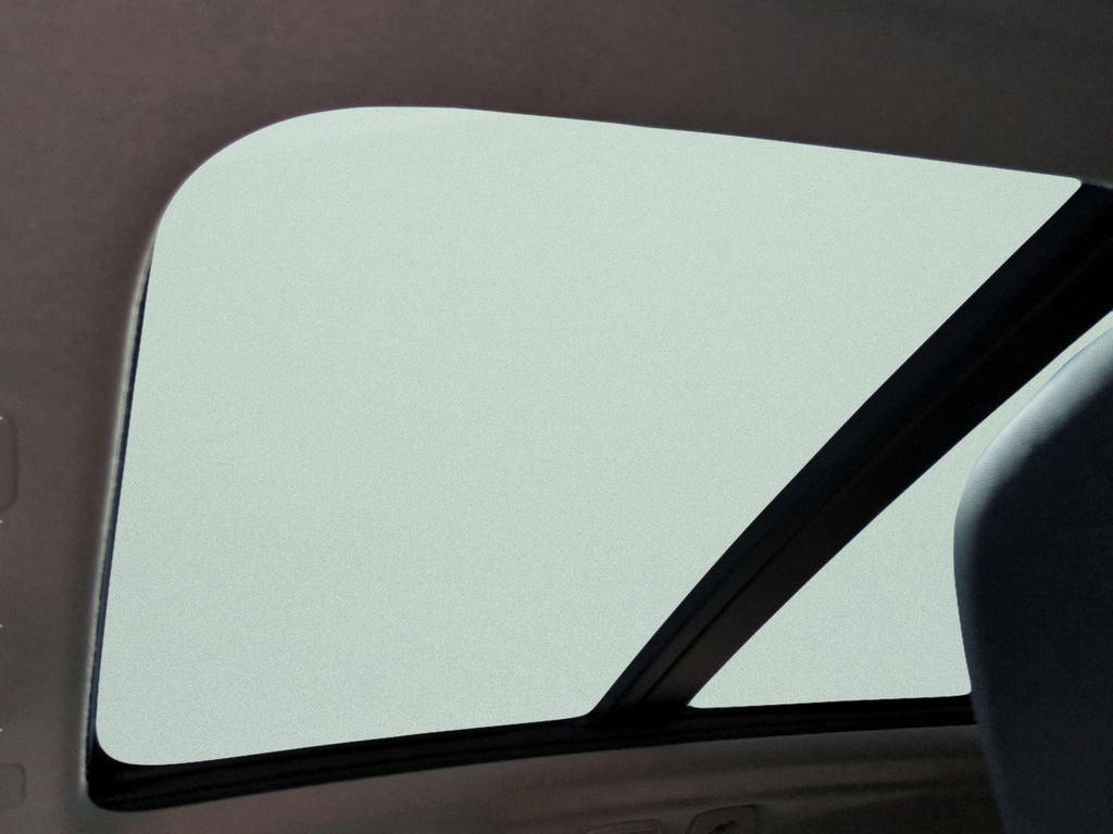 2023 Volvo XC40 Plus - Photo 16
