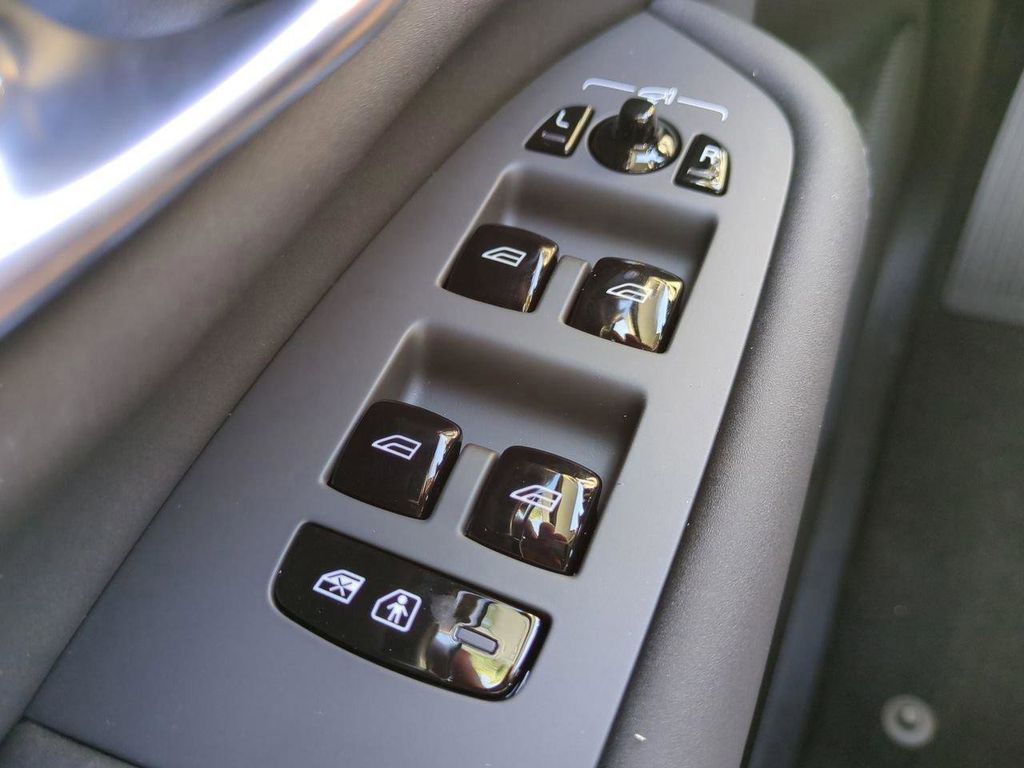 2026 Volvo XC90 Plus - Photo 20