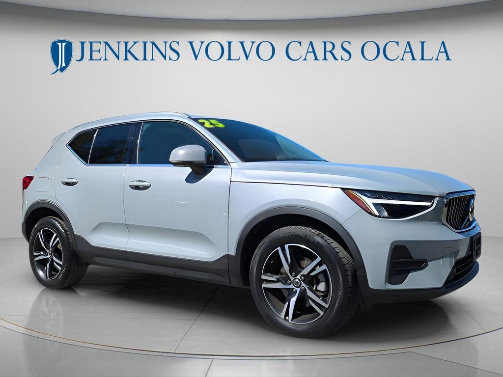 Certified 2025 Volvo XC40 B5 Core SUV