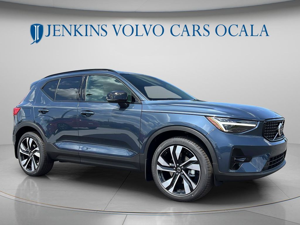 2026 Volvo XC40 B5 Plus Dark AWD's photo