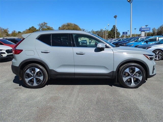 2025 Volvo XC40 Core photo 3