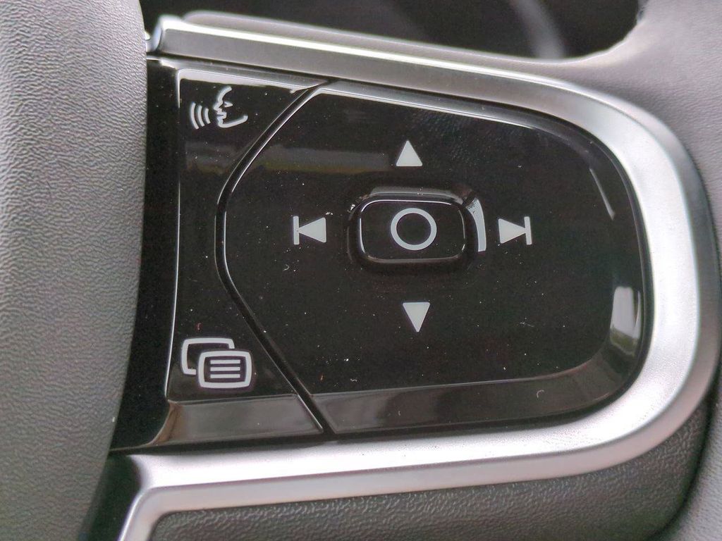 2026 Volvo XC90 Plus - Photo 22