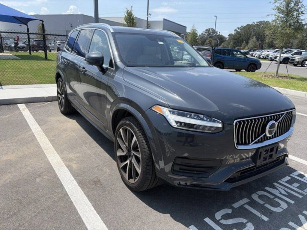 Used 2022 Volvo XC90 T6 Momentum SUV