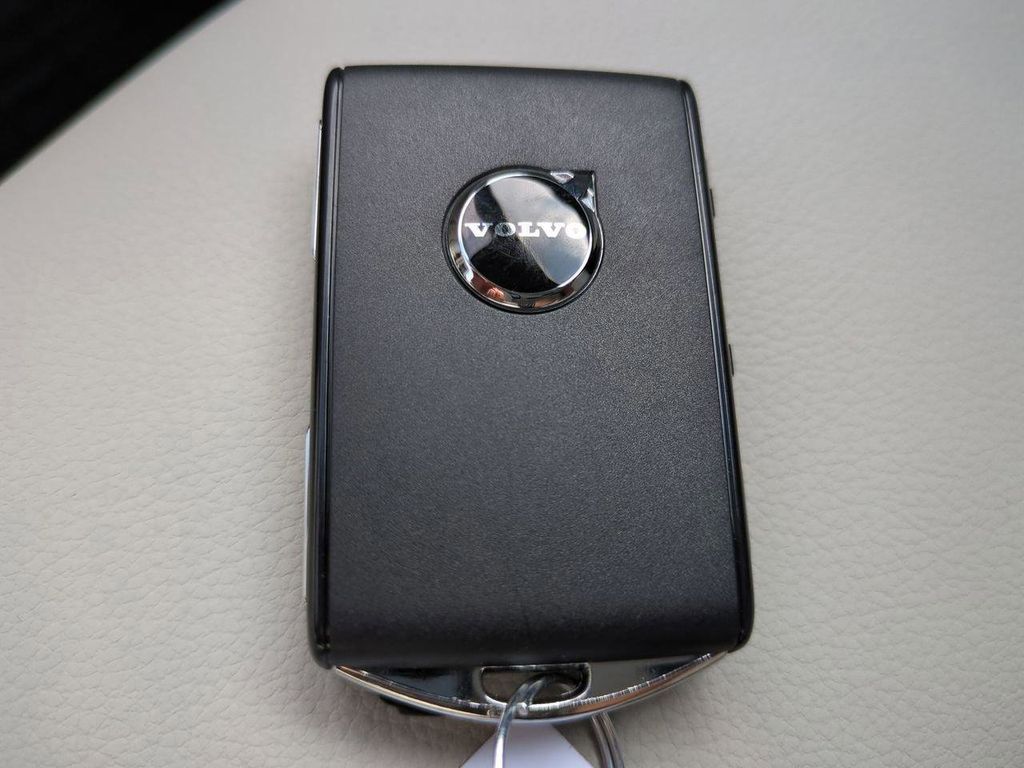2026 Volvo XC40 Plus - Photo 25