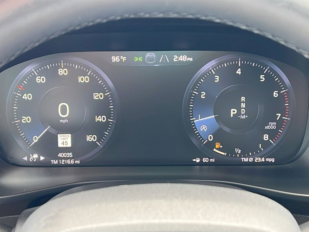 2022 Volvo XC40 R-Design - Photo 27