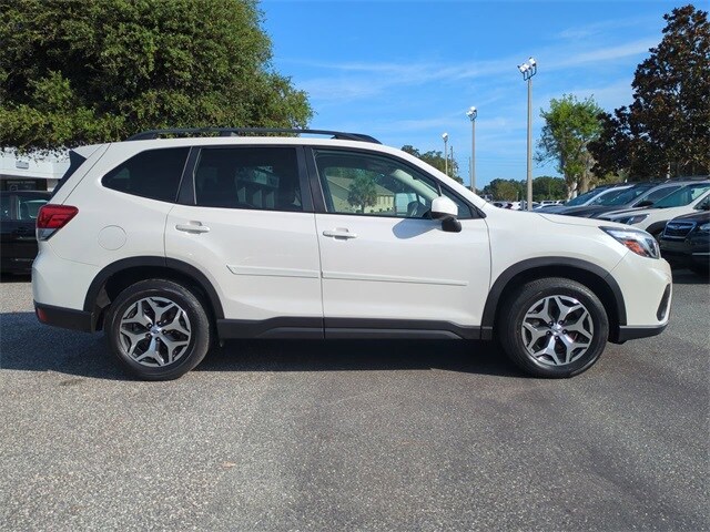 2021 Subaru Forester Premium photo 2