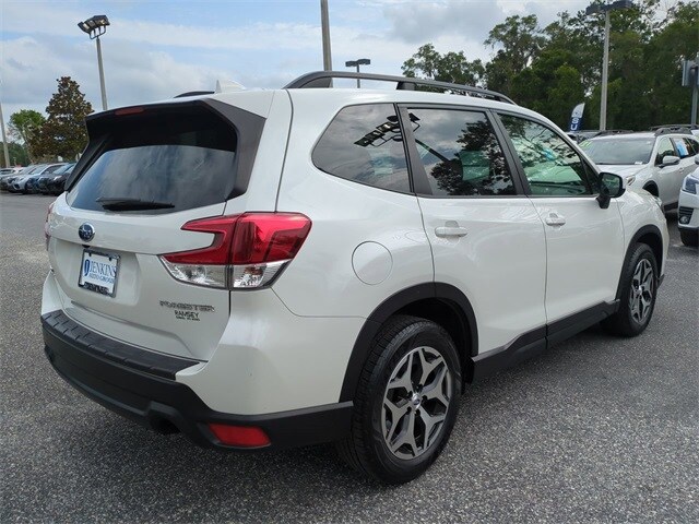 2020 Subaru Forester Premium photo 2