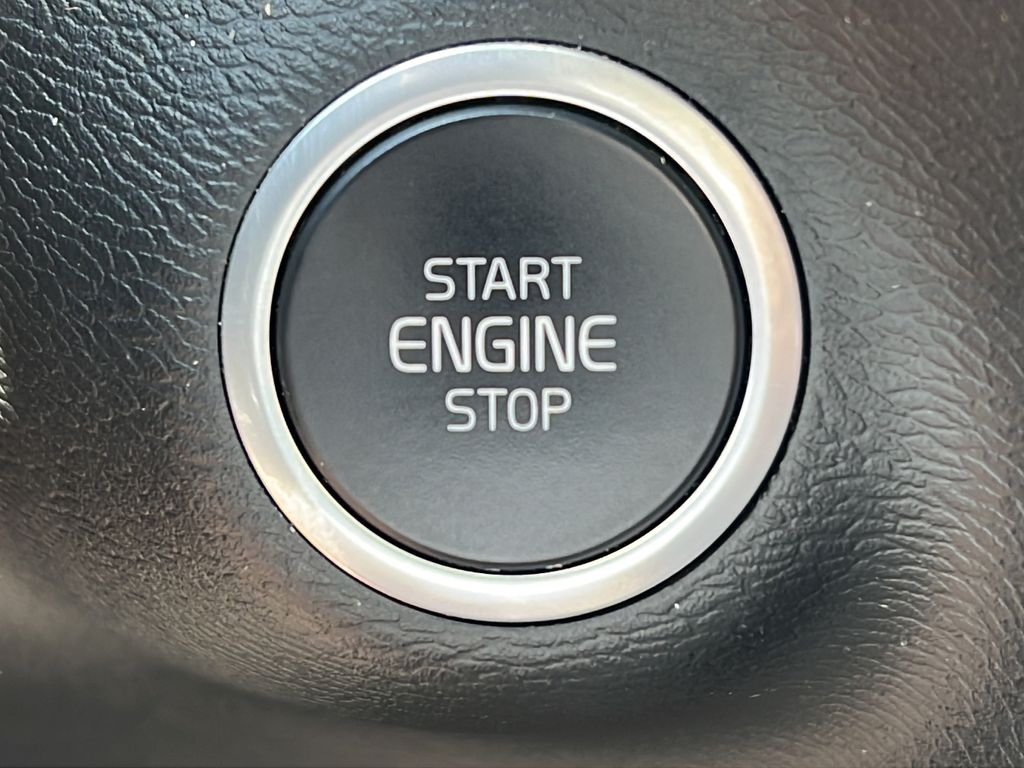 2021 Volvo XC40 Momentum - Photo 28