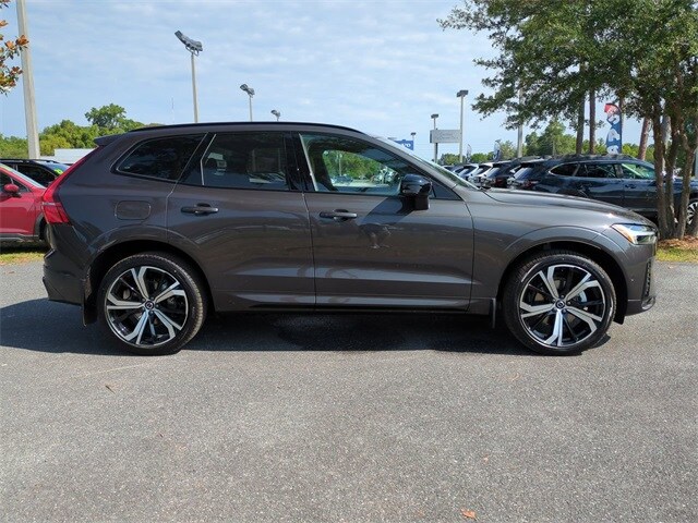 2025 Volvo XC60 B5 photo 3