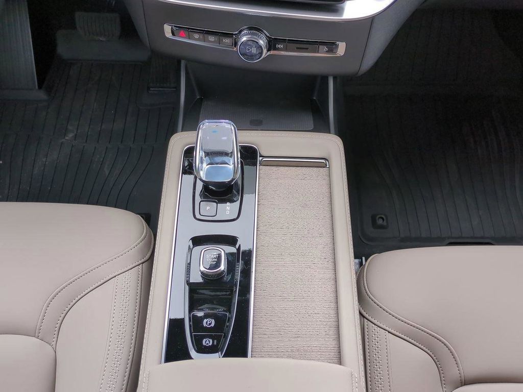 2026 Volvo XC90 Plus - Photo 15