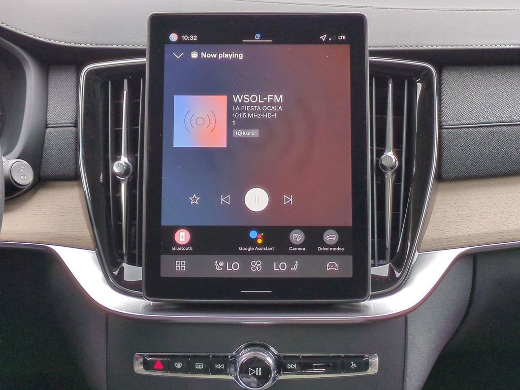 2026 Volvo XC90 Plus - Photo 16