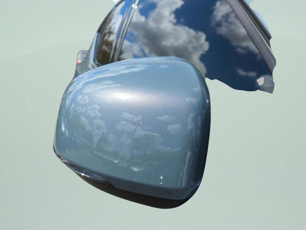 2023 Volvo XC40 Plus - Photo 29