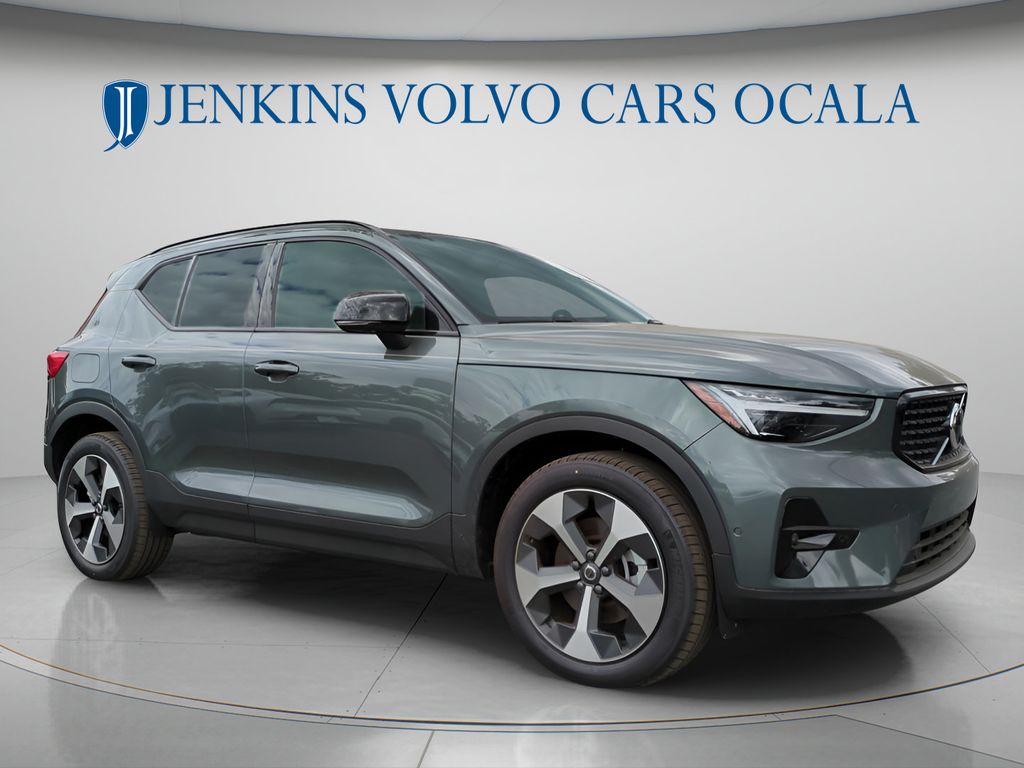 2026 Volvo XC40 B5 Plus