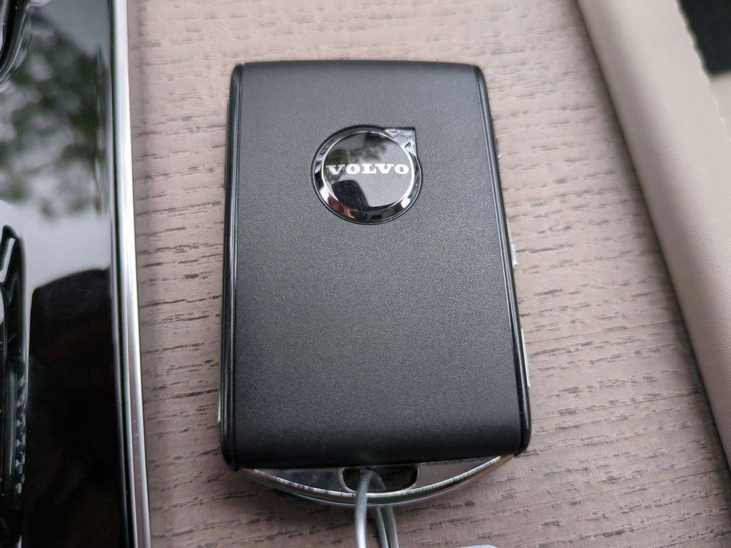 2026 Volvo XC90 Plus - Photo 26