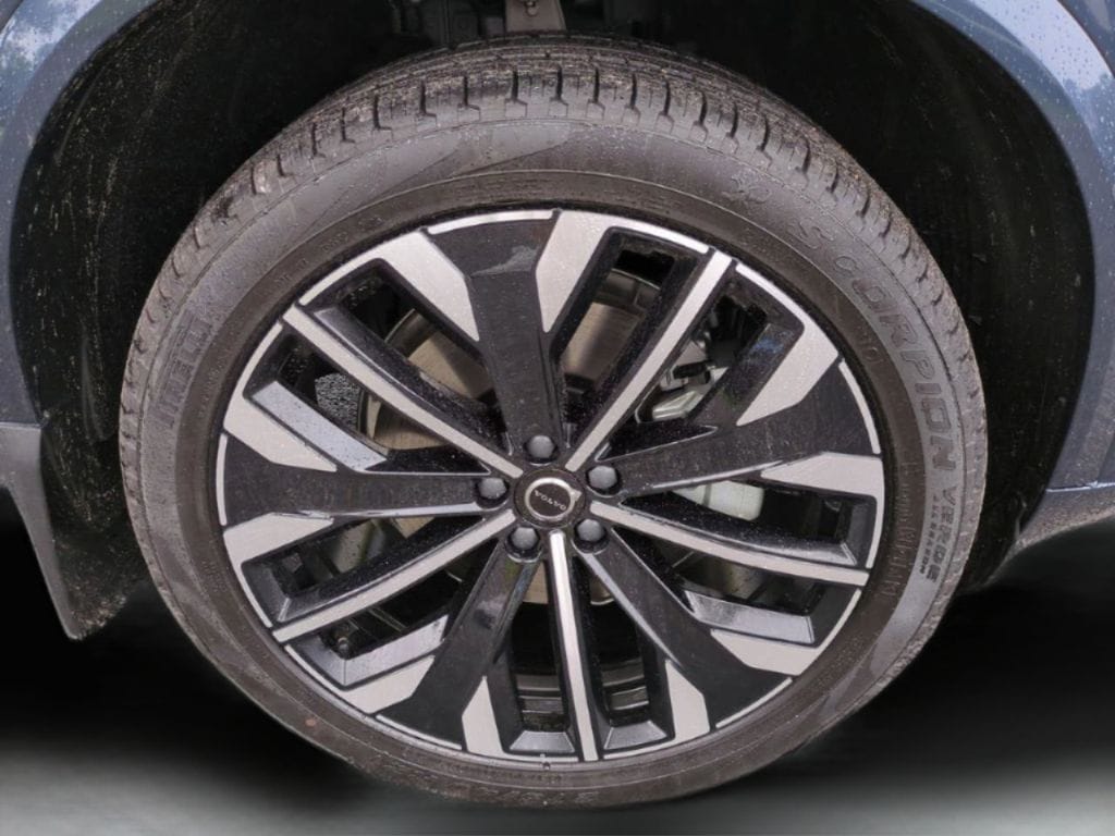 2026 Volvo XC90 Plus - Photo 26