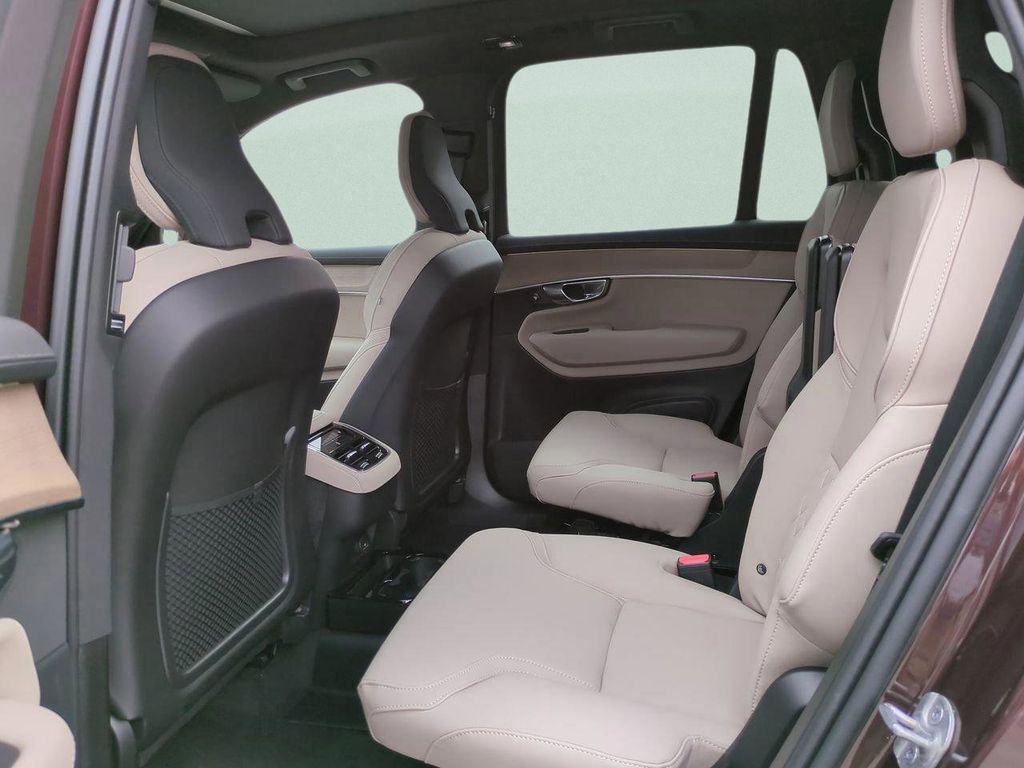 2026 Volvo XC90 Plus - Photo 10