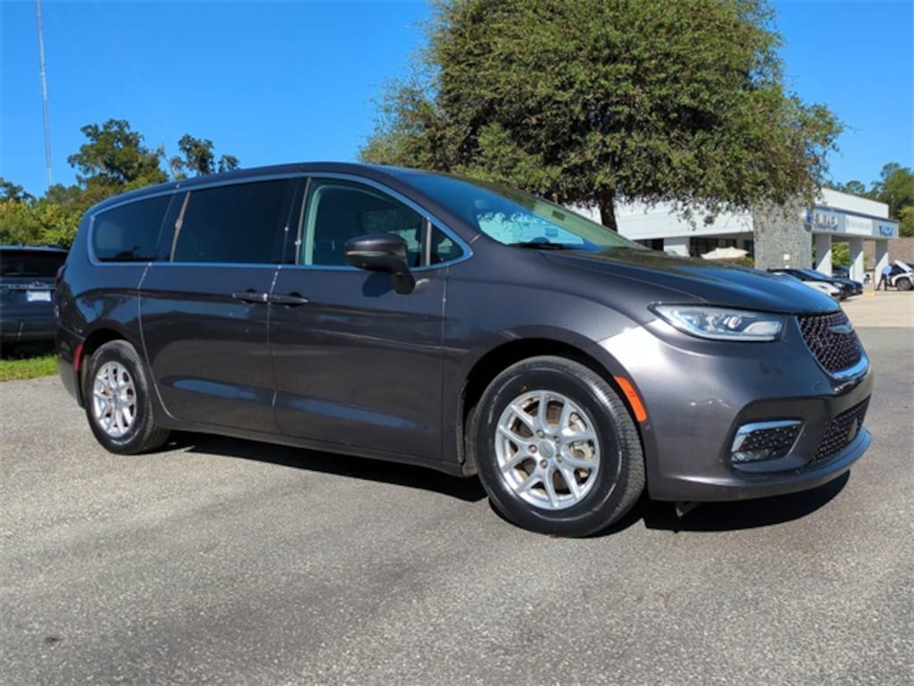 Used 2023 Chrysler Pacifica Touring L Minivan/Van