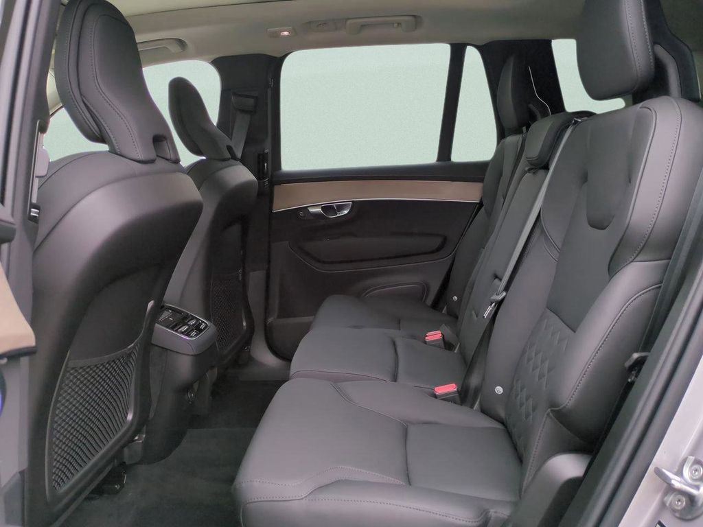 2026 Volvo XC90 Plus - Photo 12
