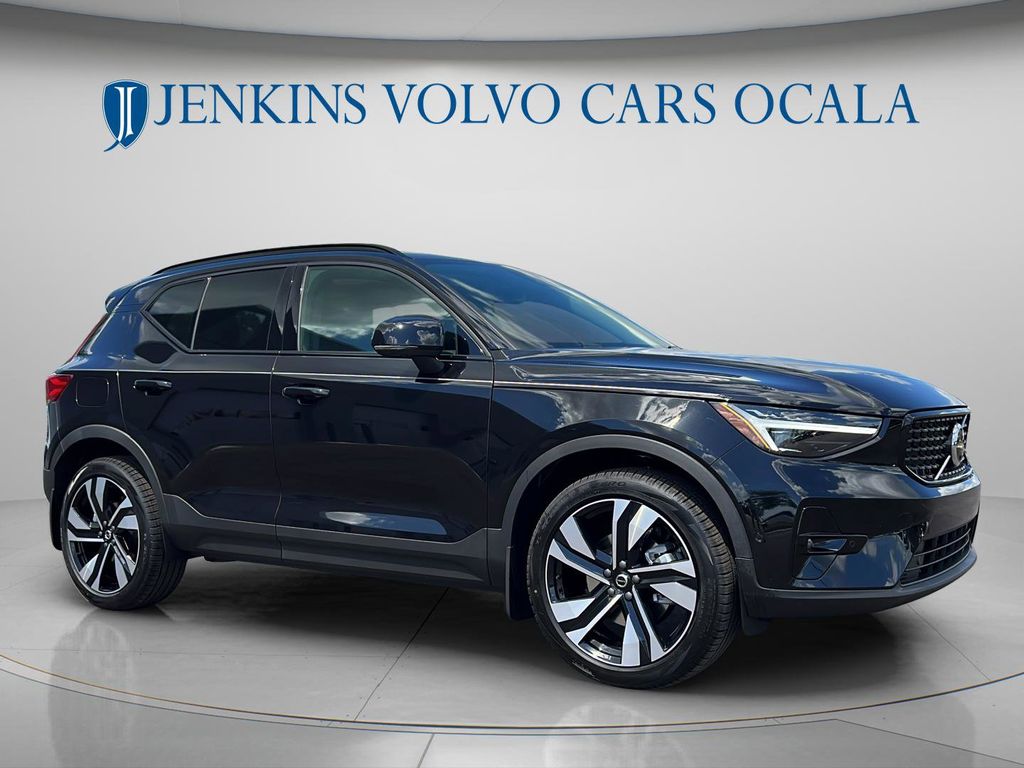 2026 Volvo XC40 B5 Plus Dark AWD's photo