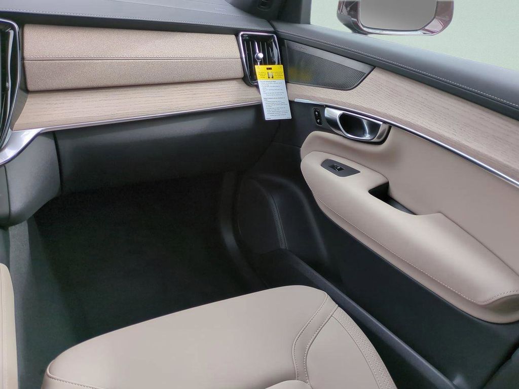 2026 Volvo XC90 Plus - Photo 13