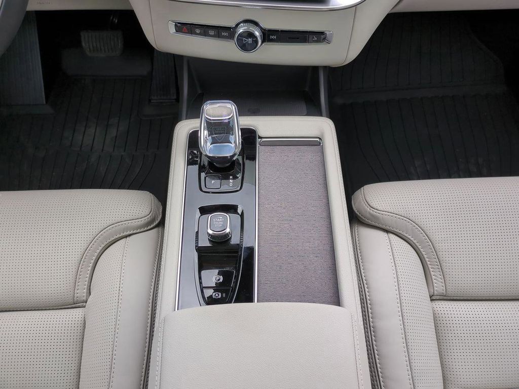 2026 Volvo XC90 Ultra - Photo 16