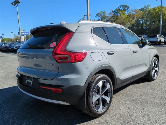 2025 Volvo XC40 Core photo 2