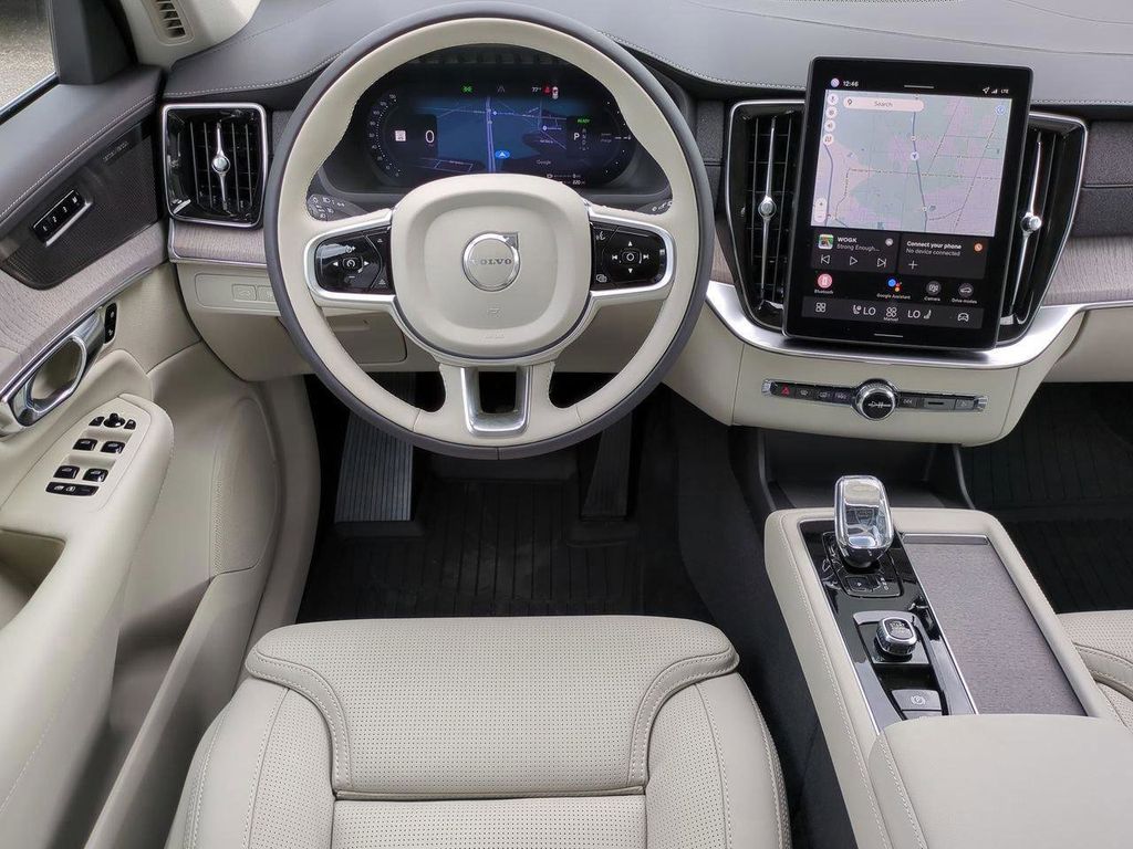 2026 Volvo XC90 Ultra - Photo 13