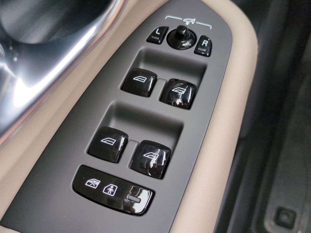2026 Volvo XC90 Plus - Photo 20