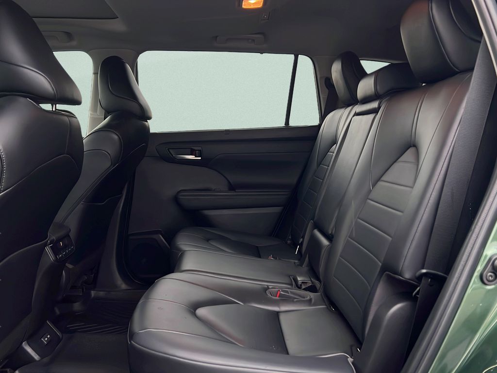 2023 Toyota Highlander XLE - Photo 10