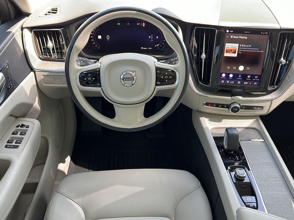 2023 Volvo XC60 Plus - Photo 11