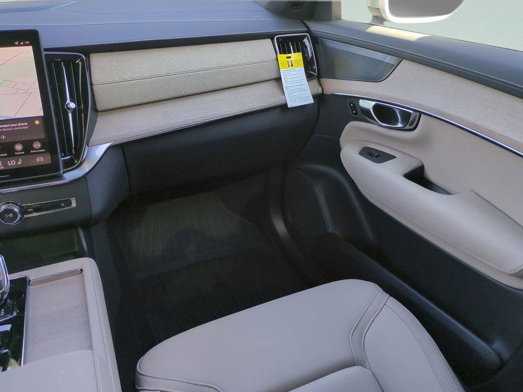 2026 Volvo XC90 Plus - Photo 15