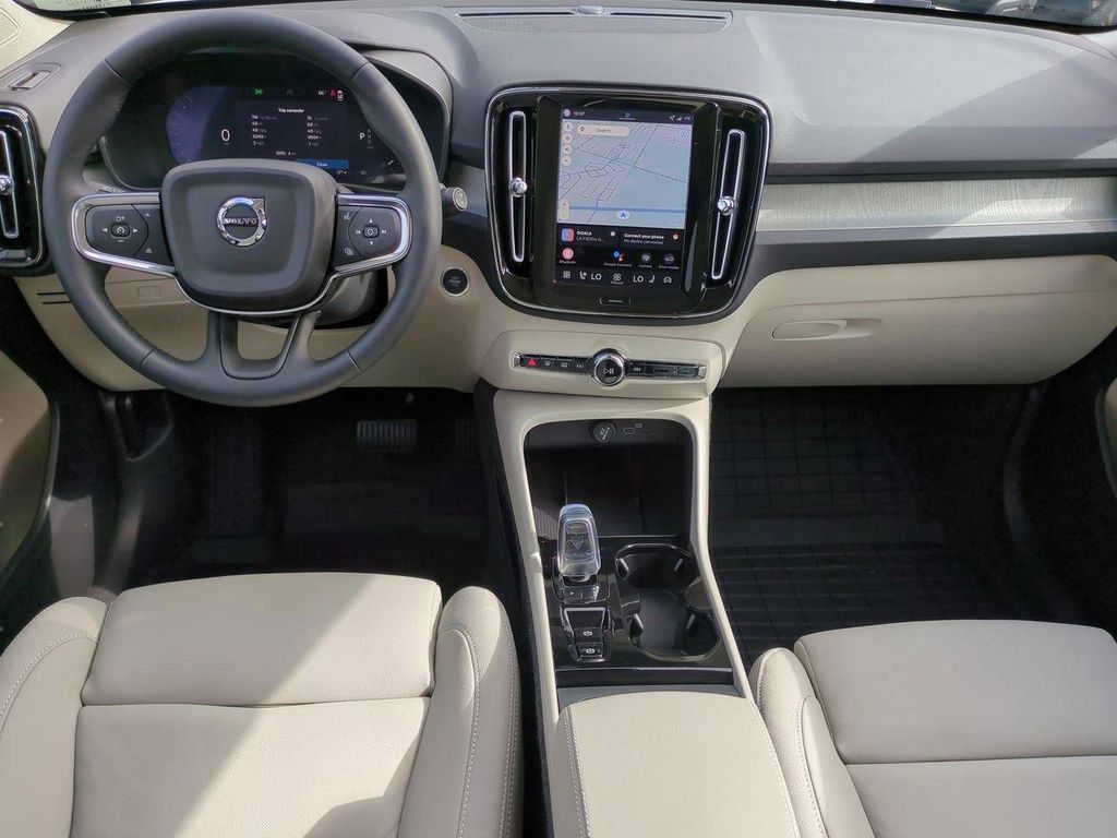 2026 Volvo XC40 Plus - Photo 11