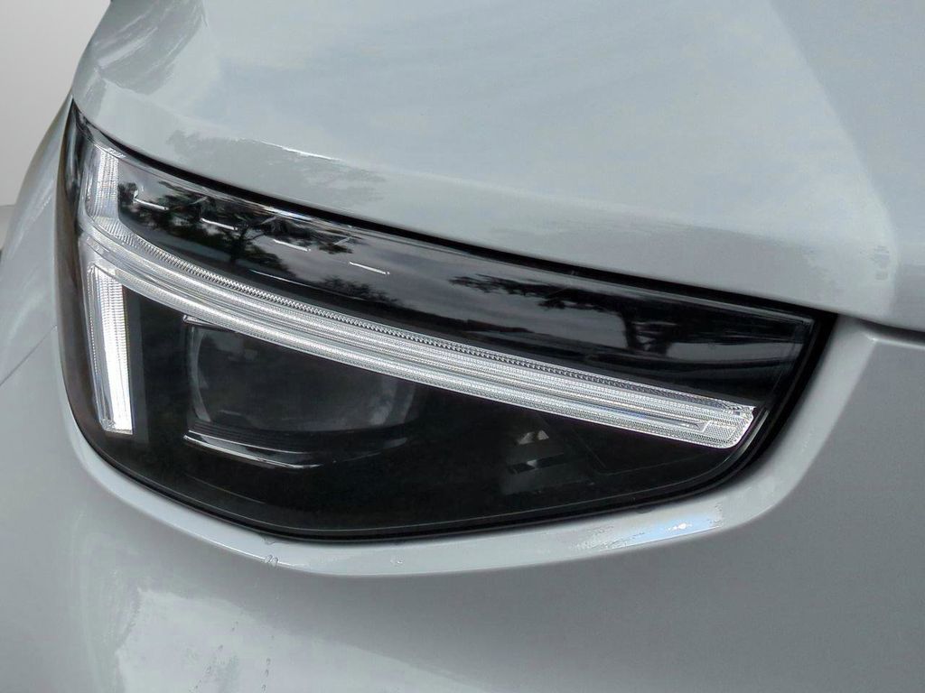2026 Volvo XC40 Plus - Photo 28