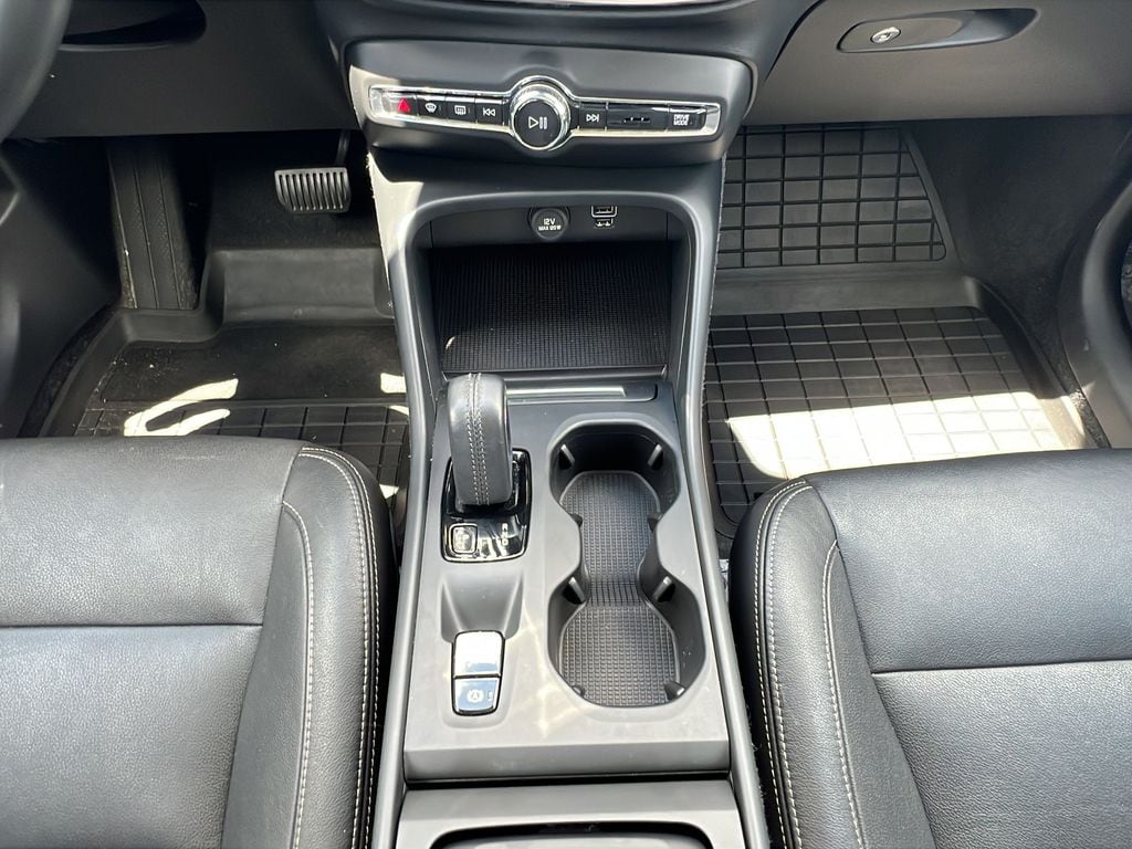 2021 Volvo XC40 Momentum - Photo 18