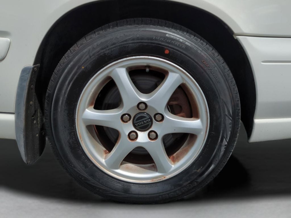 1999 Volvo V70 Base - Photo 23