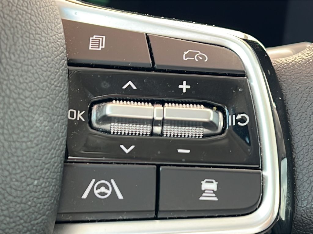 2025 Kia Sorento LX - Photo 23
