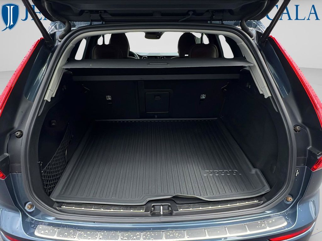 2020 Volvo XC60 Momentum - Photo 9