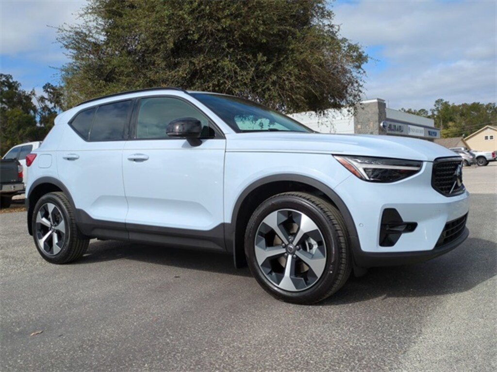 New 2026 Volvo XC40 B5 Plus SUV