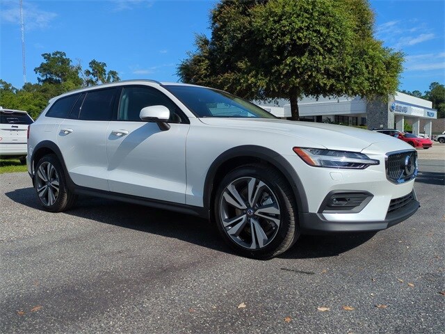 2026 Volvo V60 Cross Country B5 Plus photo 2